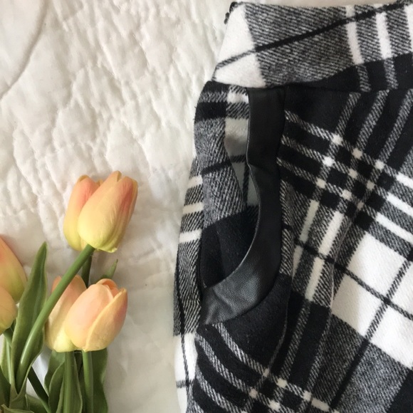 🌷SOLD🌷 Plaid Wool Maxi Skirt 🌷🤍 - Picture 4 of 5